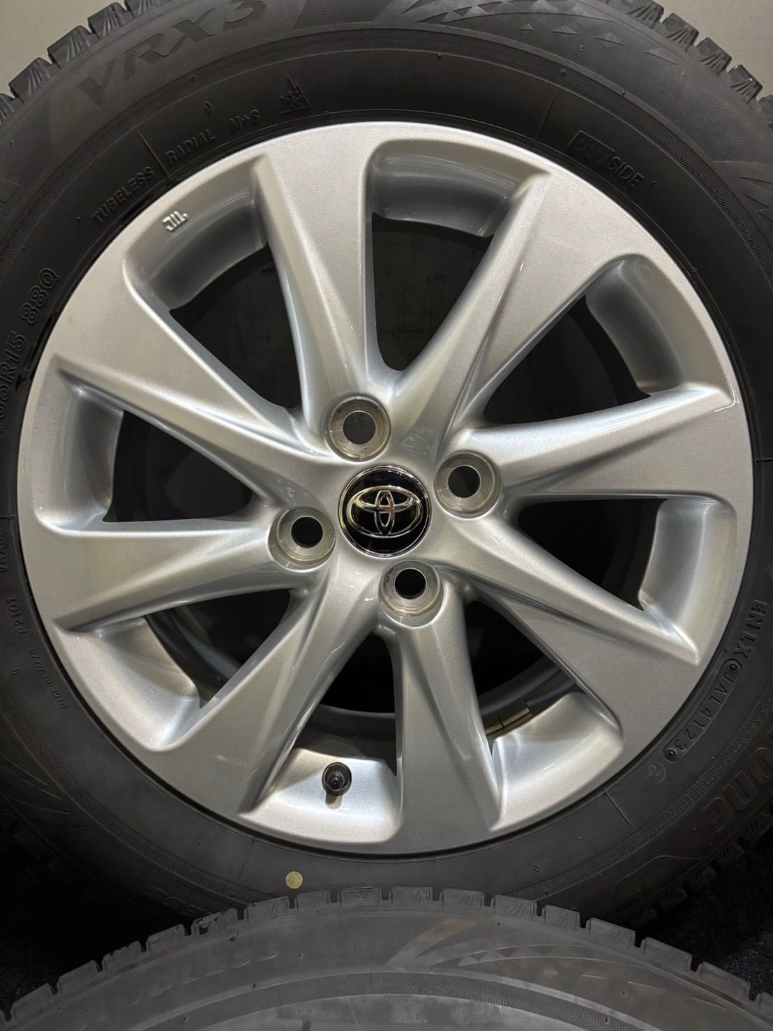 185 65 R 15 VRX 3 23年製 トヨタ アクア 15インチ 6 J 45 100 4 H スタッドレス 4本 南4 K 538