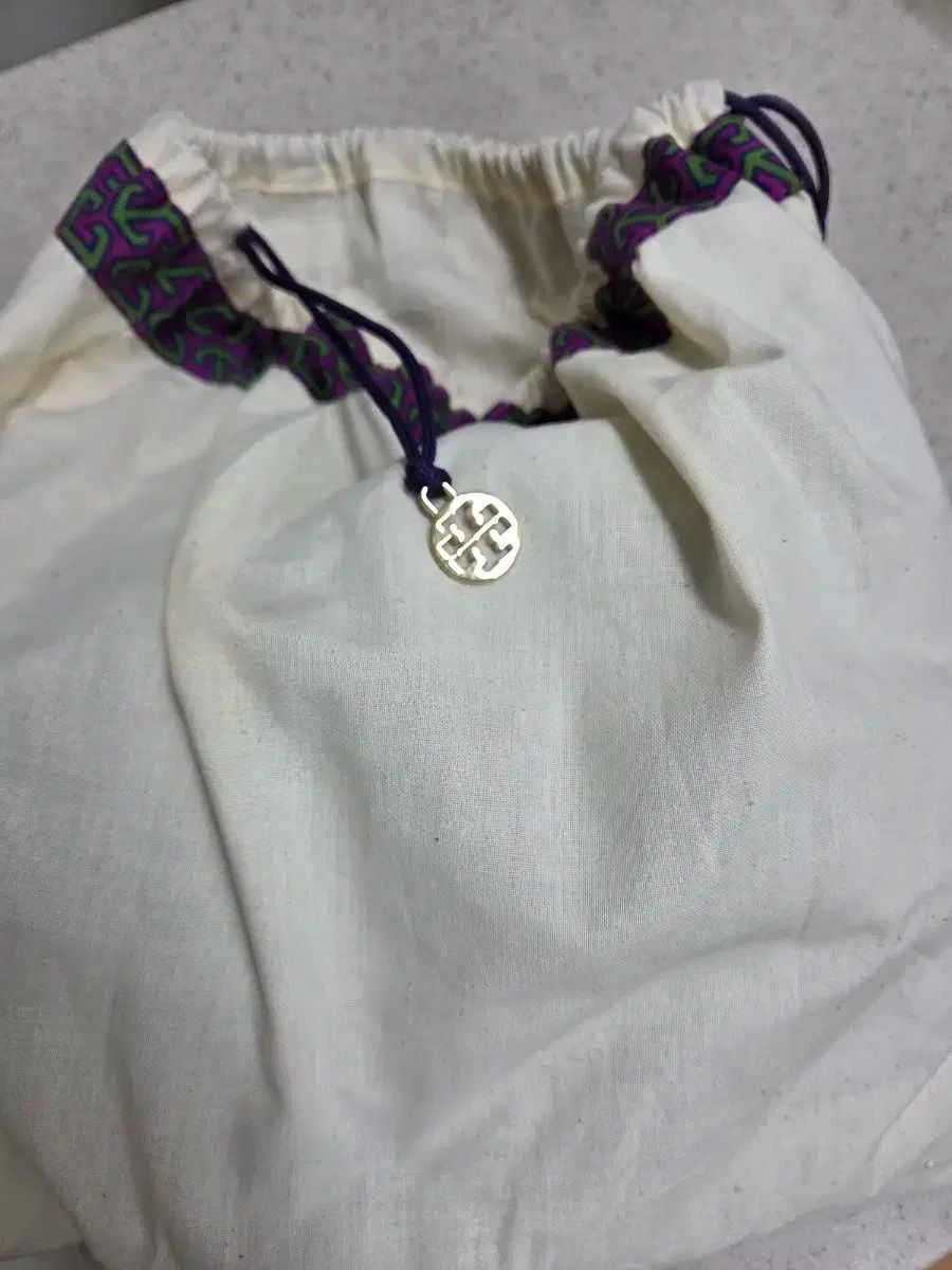 トリーバーチ スカイブルー チェーンショルダーバッグ