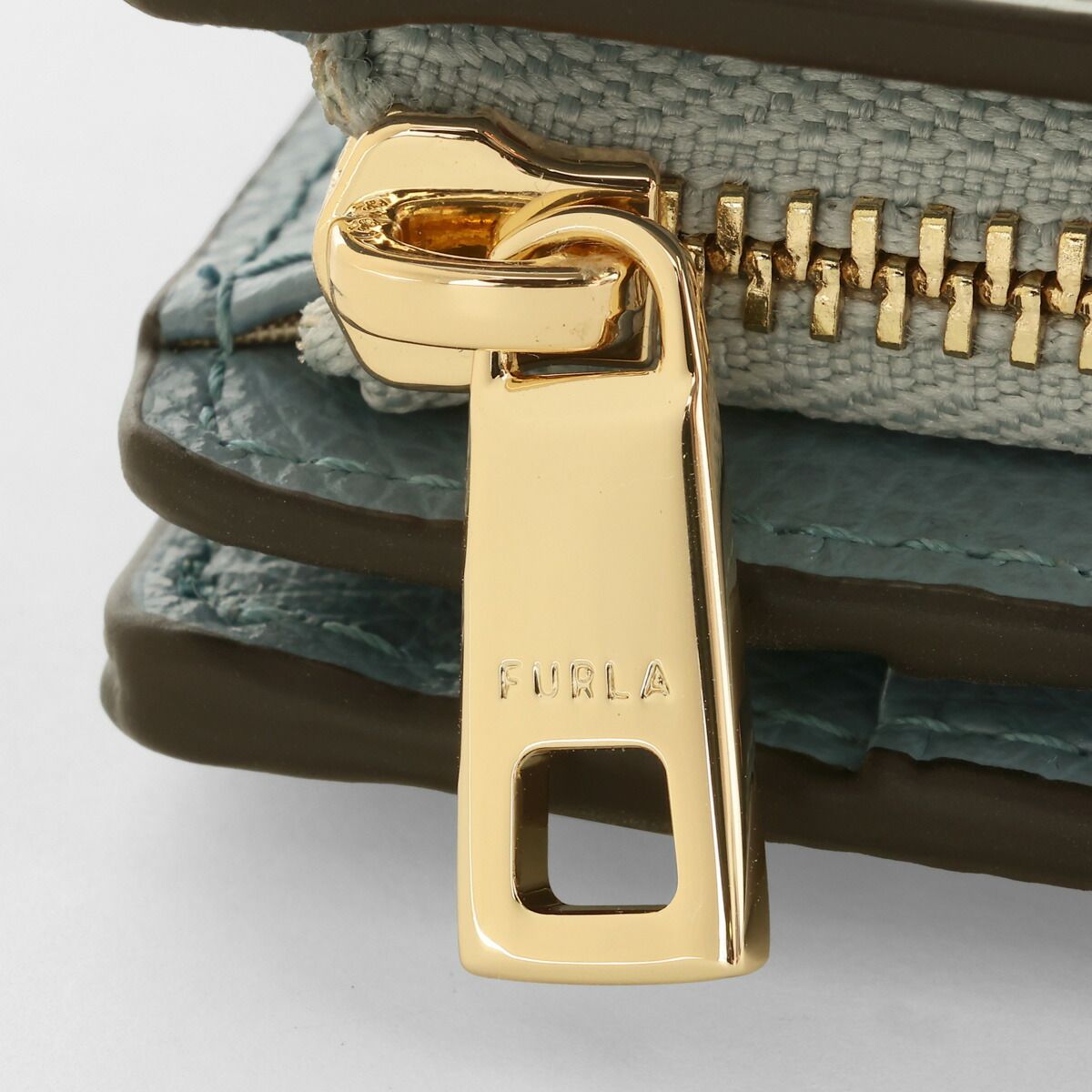 新品 フルラ FURLA 2つ折り財布 カメリア コンパクトウォレット S クリスタッロ/セレスティアル フルラ FURLA 2つ折り財布 カメリア コンパクトウォレット S WP00304