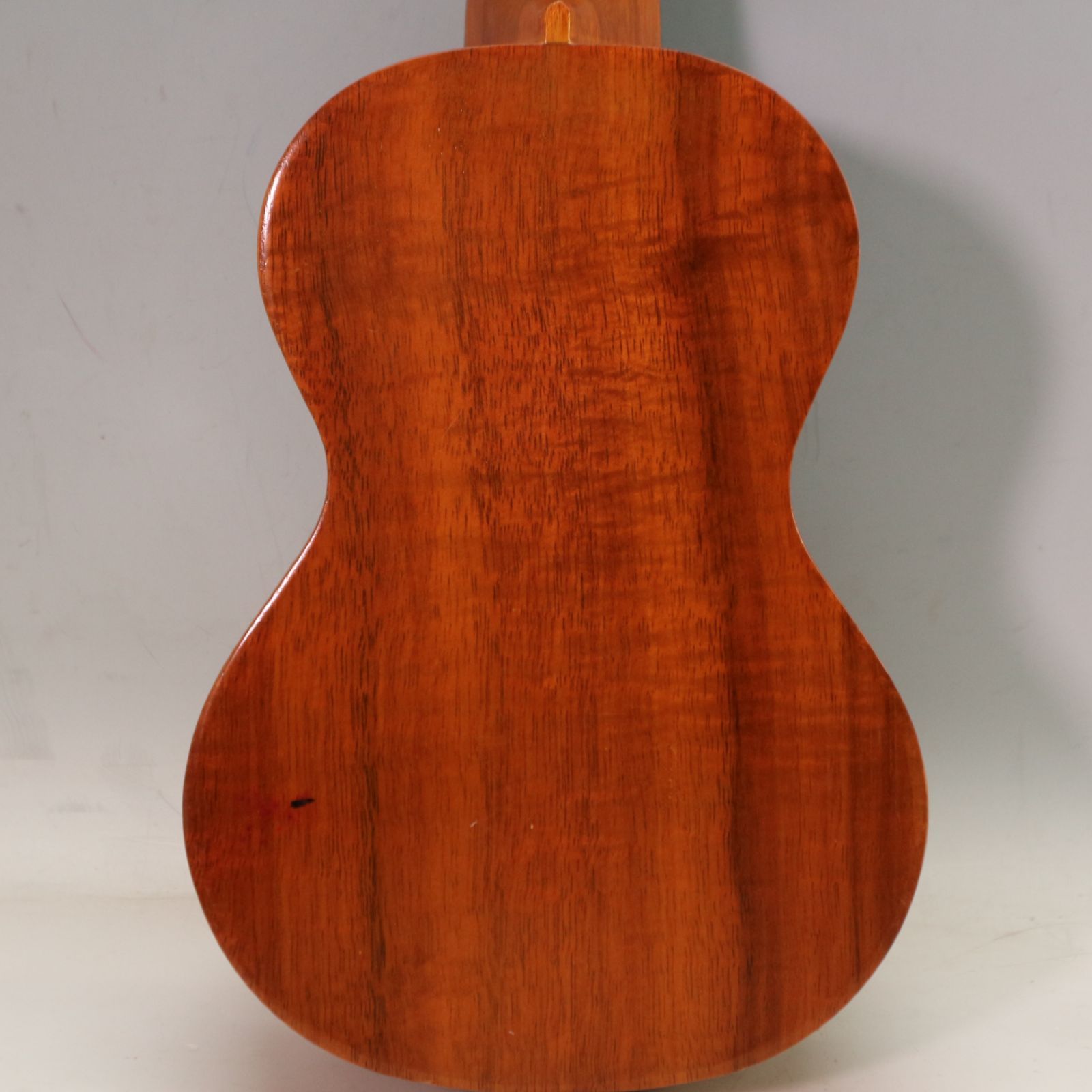 100%品質保証。 Famous フェイマス FU-200 ソプラノ ウクレレ 本体 ケース付き トップ板単板 サイド-バック合板 ハイブリッド 297f22