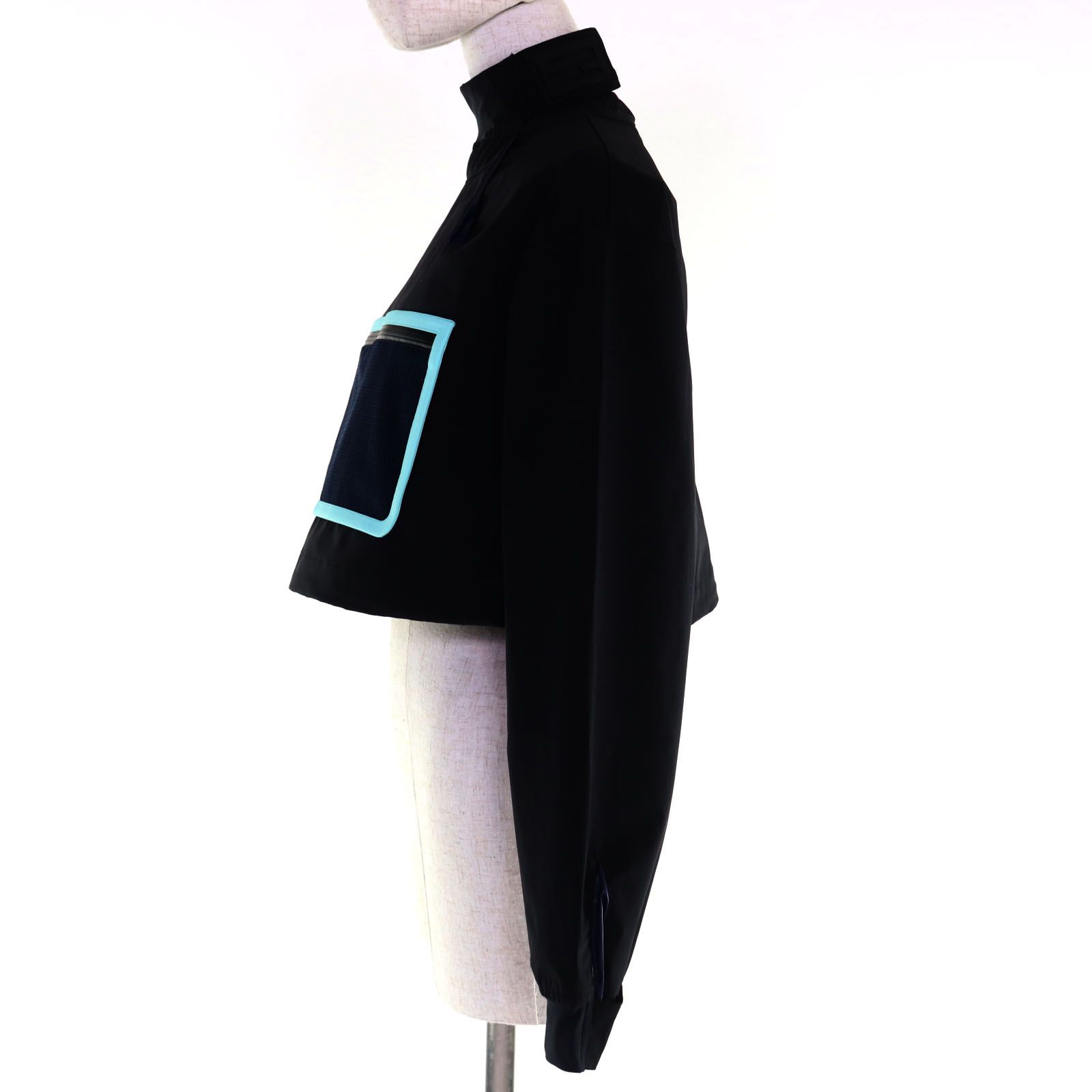 FENDI フェンディ 製 FAN108 裏地ロゴ柄 ラバーロゴワッペン付 クロップド ウインドブレーカー プルオーバー ブラック XS イタリア製 レディース