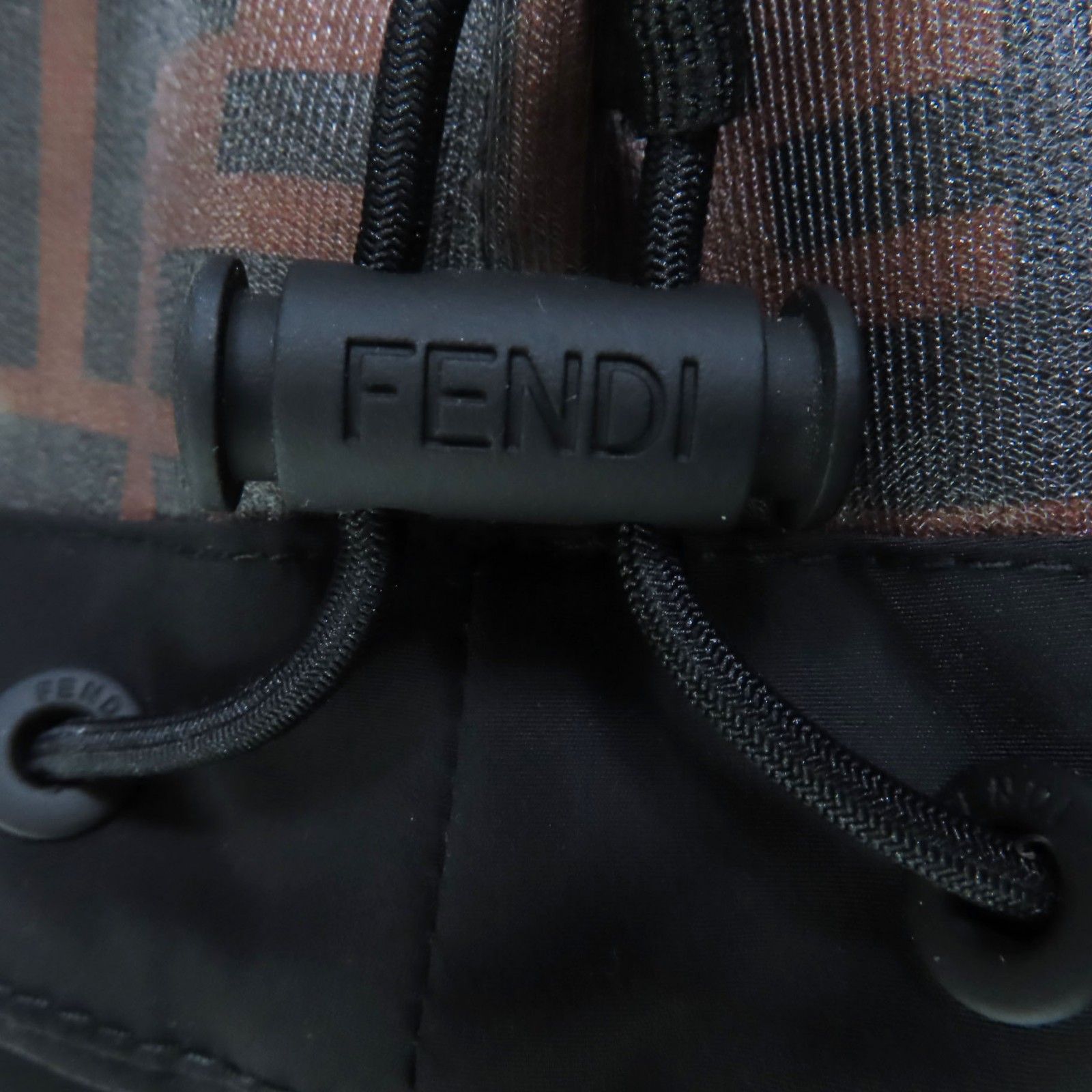  FENDI フェンディ 製 FAN 108 裏地ロゴ柄 ラバーロゴワッペン付 クロップド ウインドブレーカー プルオーバー ブラック XS イタリア製 レディース その他 トップス