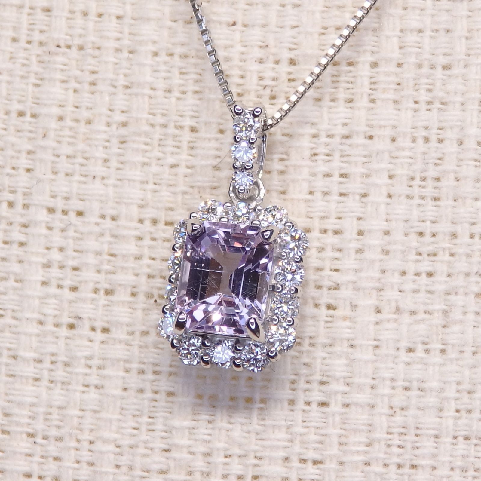 パープルサファイア ペンダントTOP Z 5939 0.937 ct プラチナPt エメラルドカット ソーティング付き
