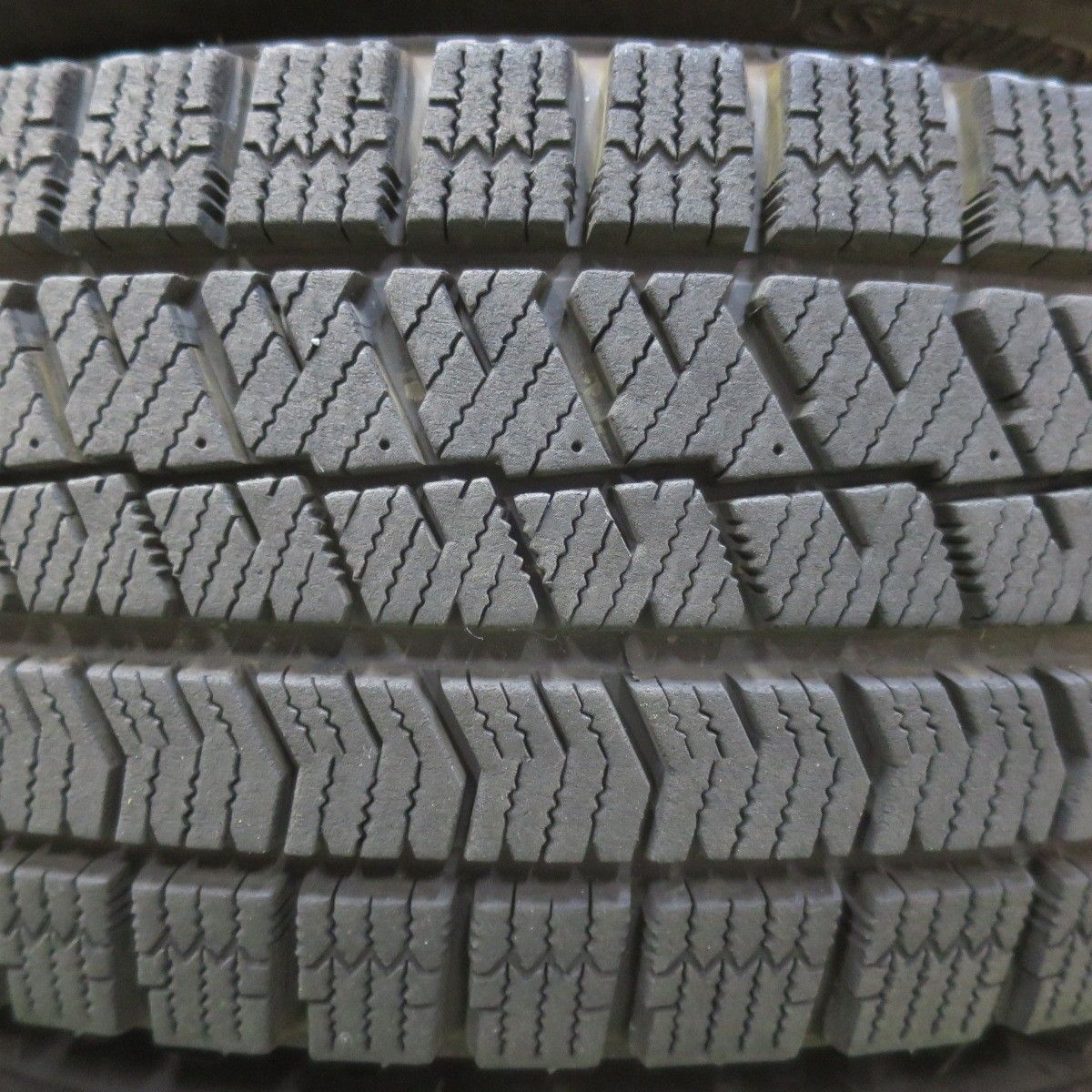  バリ溝 21年 キレイ 9 5分 スタッドレス 185 70 R 14 ブリヂストン ブリザック VRX 2 ECO FORME エコフォルム 14インチ PCD 100 4 H 5103111イス 14インチ タイヤ ホイールセット