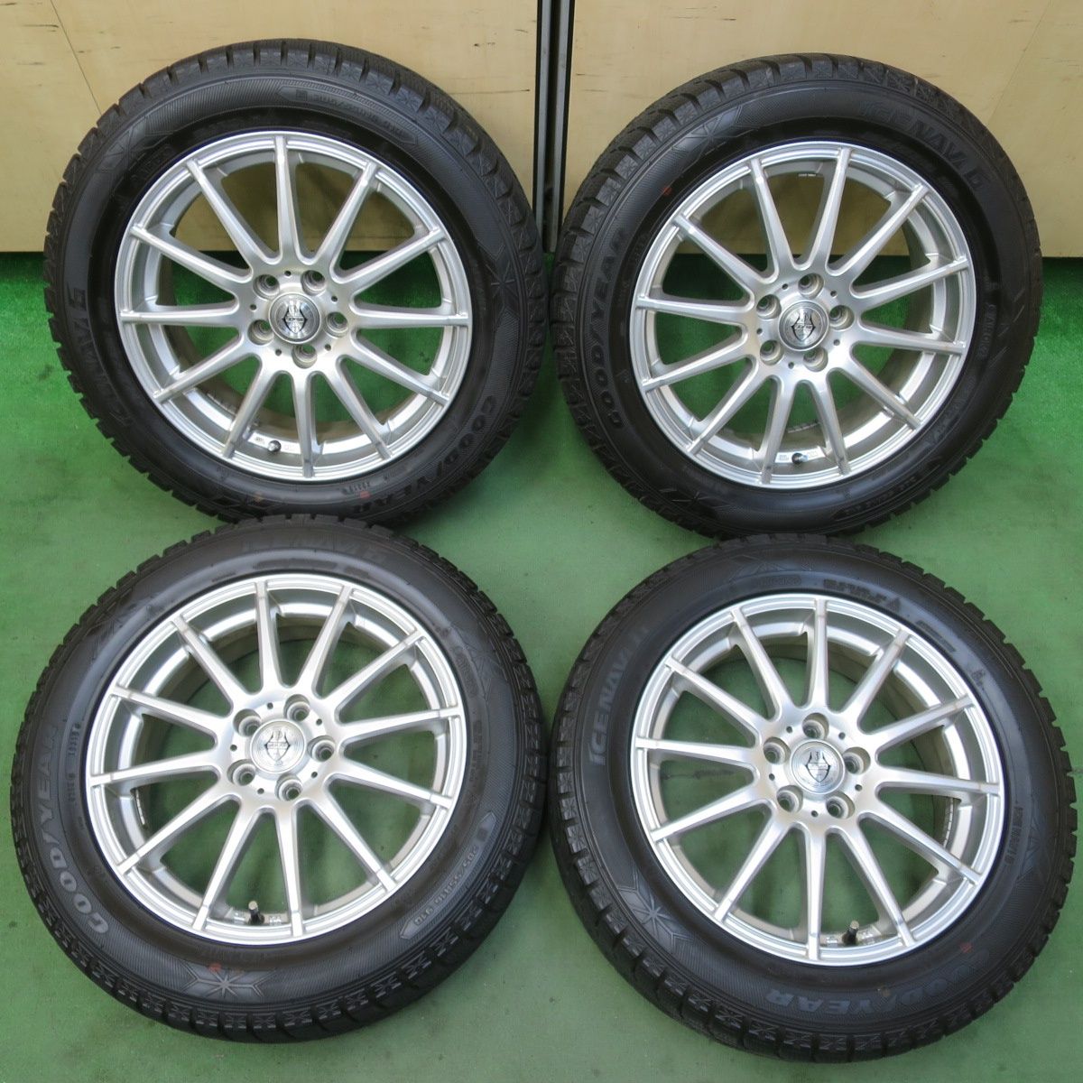 バリ溝 キレイ 8 5分 プリウス 86 BRZ 等 205 55 R 16 スタッドレス グッドイヤー アイスナビ6 JOKER ジョーカー 16インチ PCD 100 5 H 5103106イス