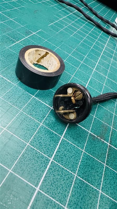 ライト付き 香水ディスプレイ