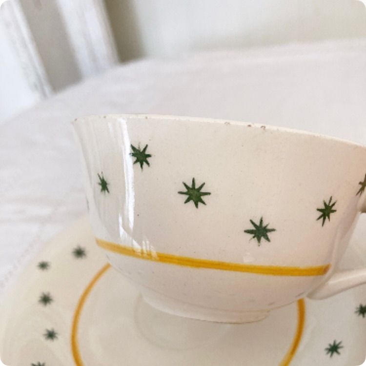 フランス直輸入 イエローのラインとグリーンの星柄が可愛らしい ヴィンテージ GIEN カップ＆ソーサー