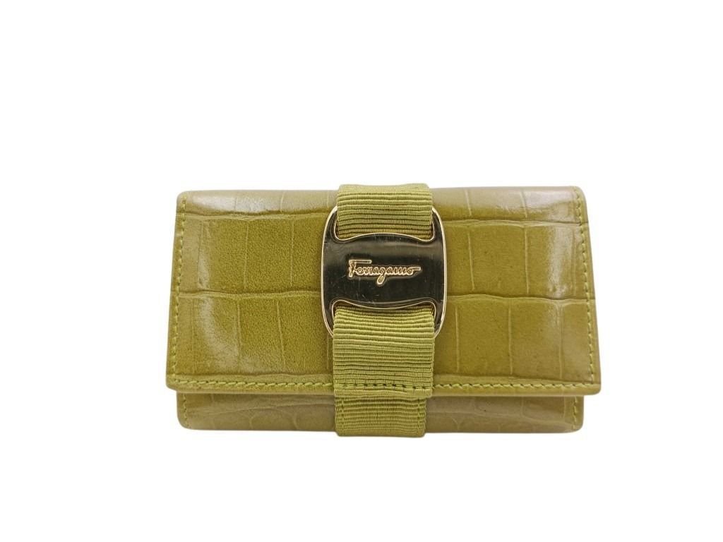 Salvatore Ferragamo フェラガモ キーケース ヴァラ 22 3056 カーキ系 型押しレザー レディース 6連 ゴールド金具 超