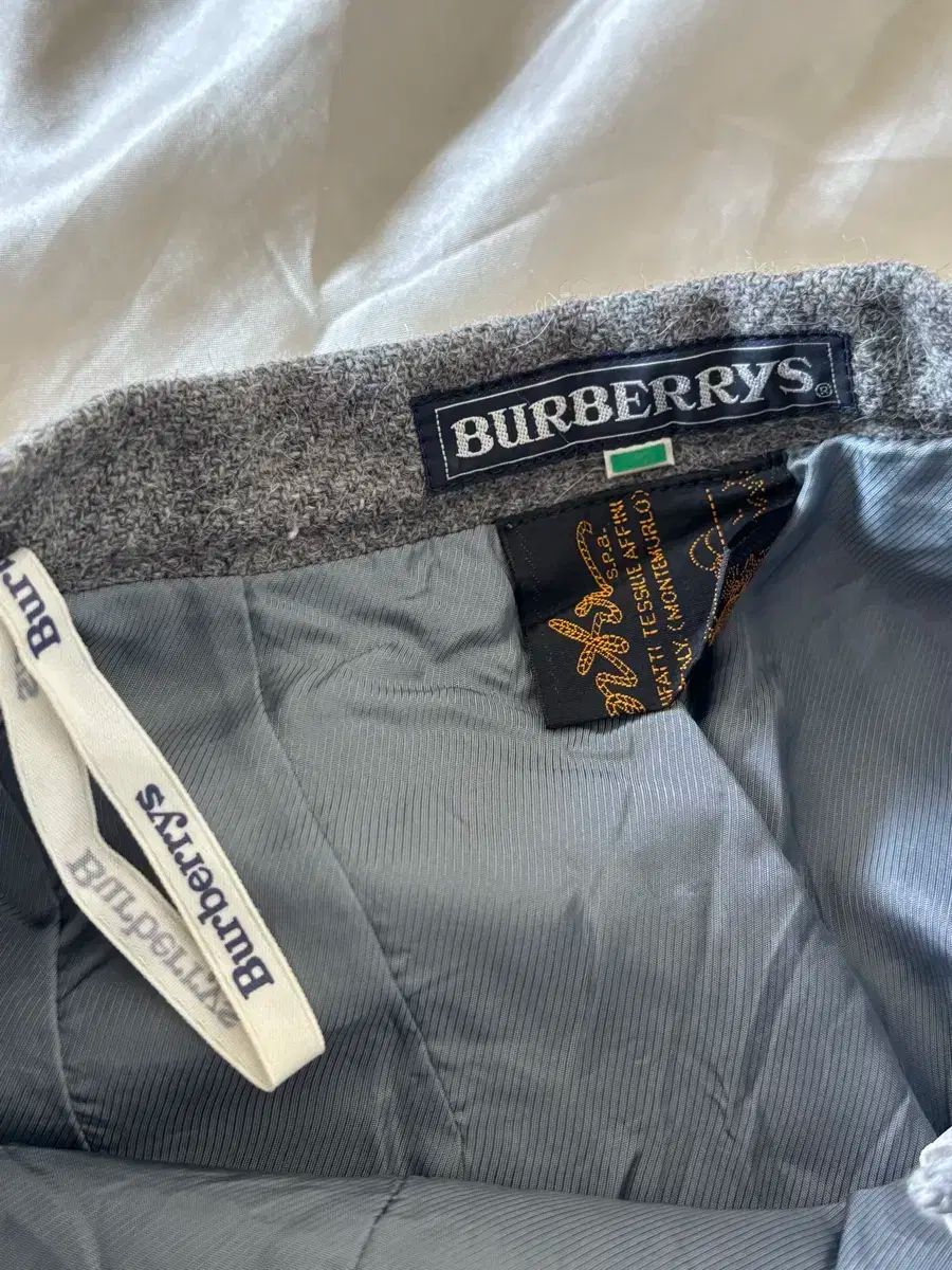 バーバリー プリーツ ミディ スカート GULLKHAN_COM