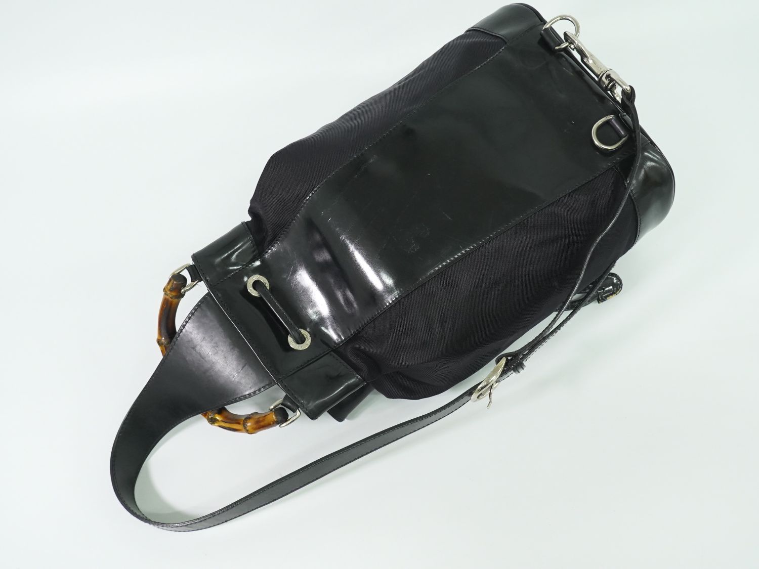 GUCCI グッチ　ショルダー　ボディバッグ　パテントレザー　バンブー　ブラック 本物 グッチ GUCCI バンブー 巾着 ショルダーバッグ ボディバッグ