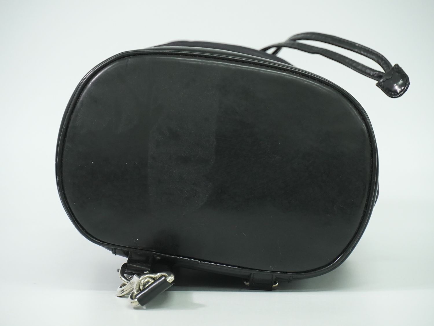 GUCCI グッチ　ショルダー　ボディバッグ　パテントレザー　バンブー　ブラック 本物 グッチ GUCCI バンブー 巾着 ショルダーバッグ ボディバッグ