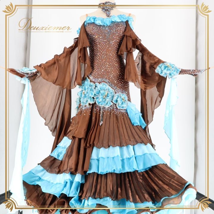 社交ダンス 衣装 クリスアン chrisanne スタンダードドレス スタンダード ドレス ワンピース 茶色 水色 フロート デモ 競技 ダンス パーティ 発表会 ブラウン系 ブルー系 花 フリル レース スカート 豪華 デザイン プリーツ 上品 競技用 衣装