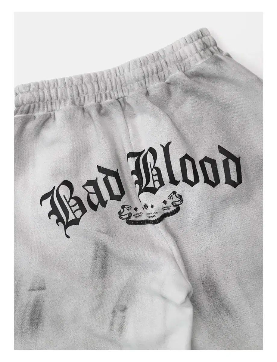 カーブド ジョガーパンツ