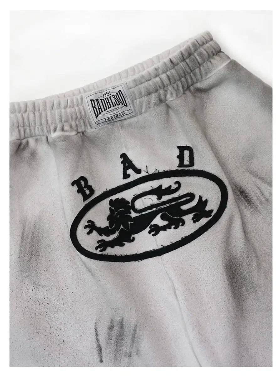 BADBLOOD バッドブラッド ライオンパッチ 2way カーブド ジョガーパンツ DECORATOM_COM_BR
