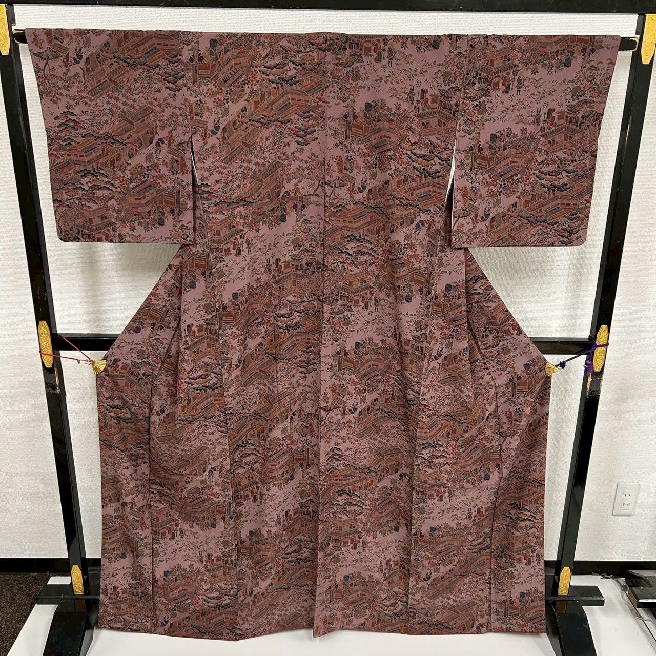 【小紋】正絹　裄長め　都会的&洒落感満載 小紋 裄66 街風景 落ち着いた色味 正絹 着物 MK-829 - メルカリ