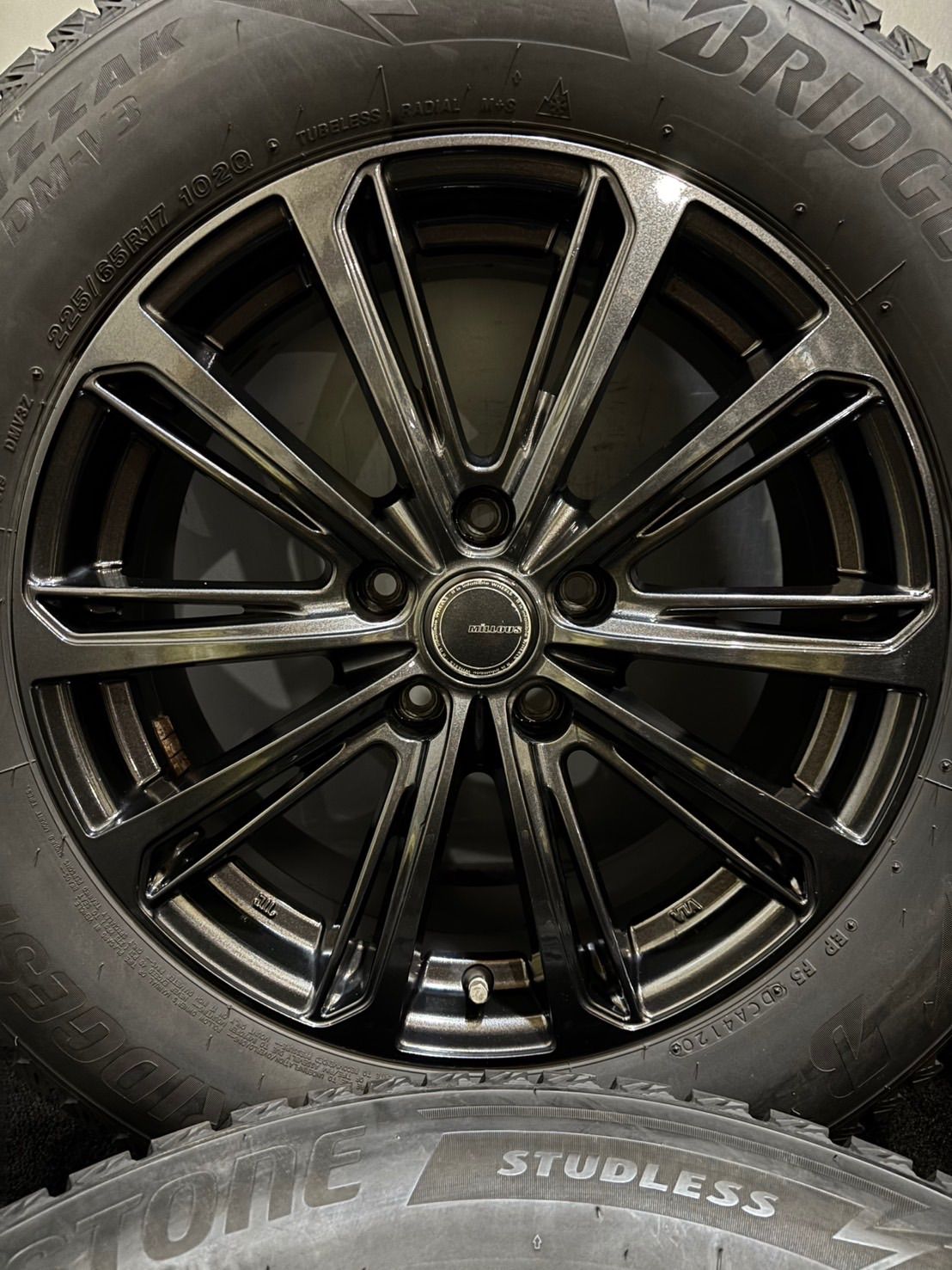 225 65 R 17 DM V 3 20年製 MILLOUS 17インチ 7 J 38 114 5 H スタッドレス 4本 ハリアー RAV 4 南7 K 543