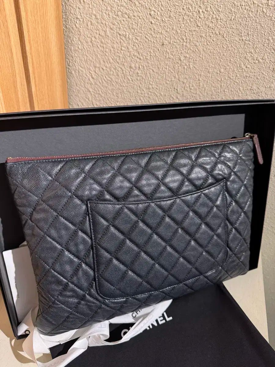 シャネル キャビア クラッチバッグ ブラック ゴールド ロゴ large 24番台