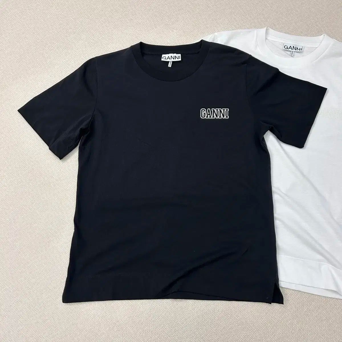 GANNI ロゴ レタリング 半袖 2種