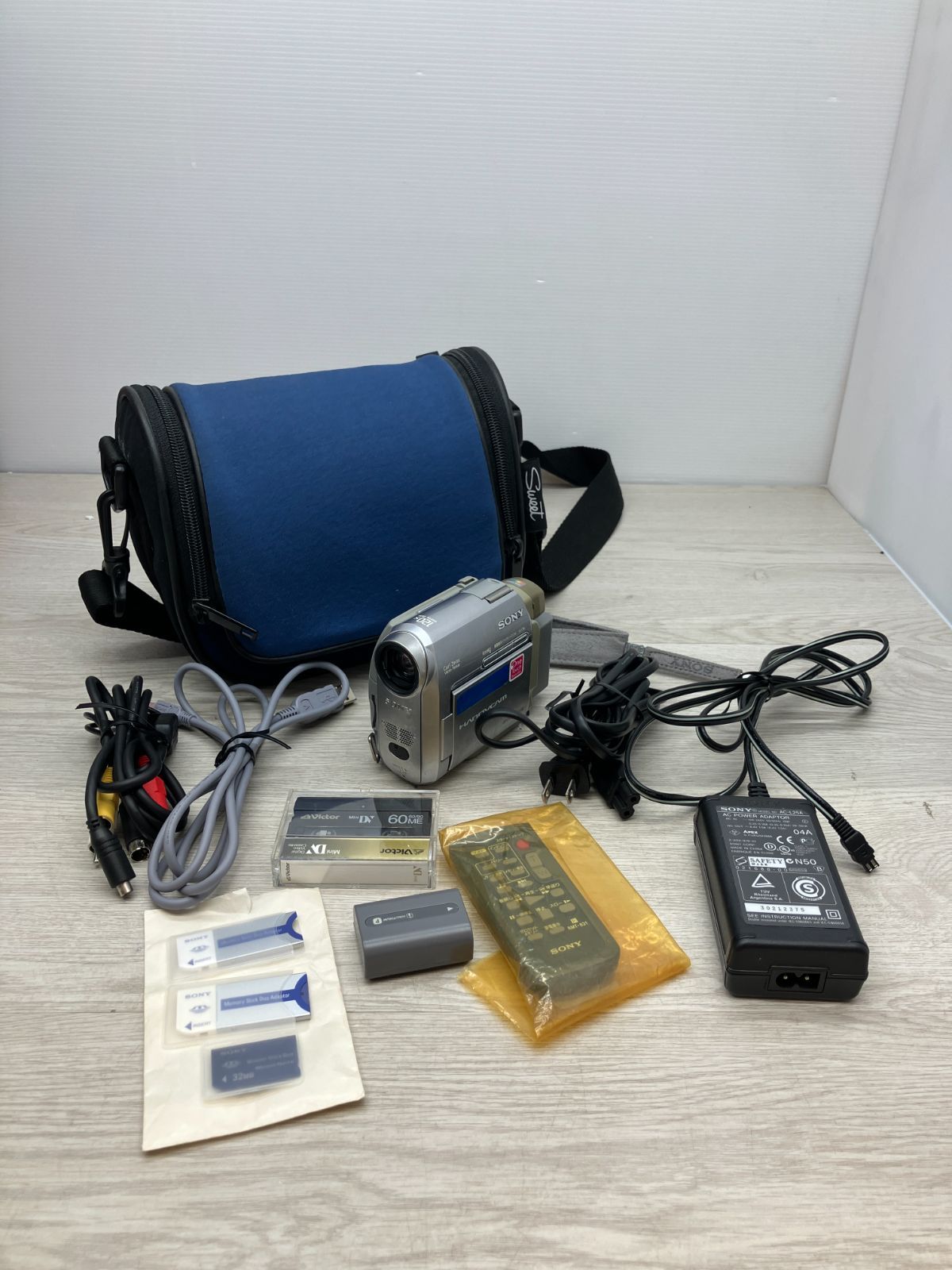 ジャンク品】SONY デジタルビデオカメラ DCR-HC40 (C11-16) - メルカリ