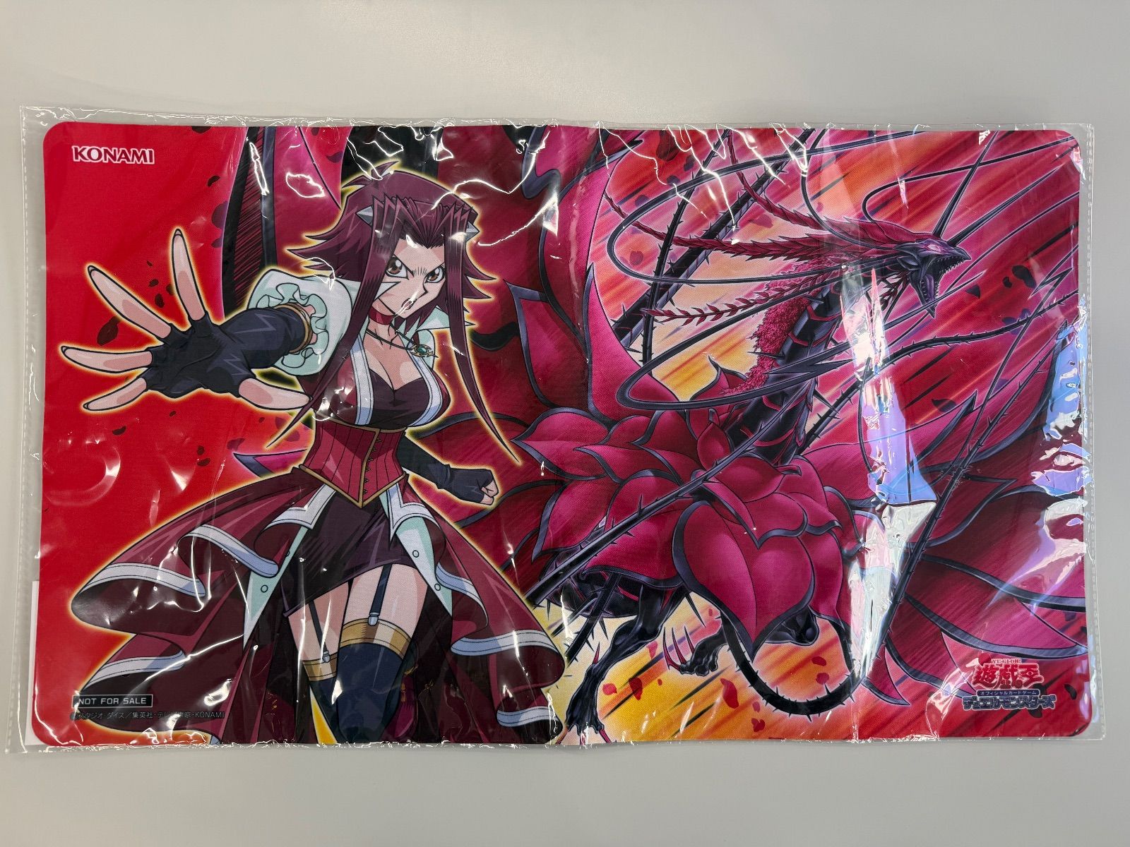 遊戯王　十六夜アキ　黒薔薇の破滅竜　プレイマット 遊戯王 TSUTAYA 黒薔薇の破滅竜 十六夜アキ プレイマット A001 - メルカリ