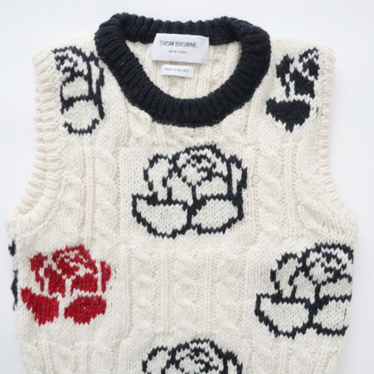 THOM BROWNE トムブラウン フラワー柄 ウール モヘア ケーブルニットベスト トップス 36 ホワイト ネイビー レッド K11-k052