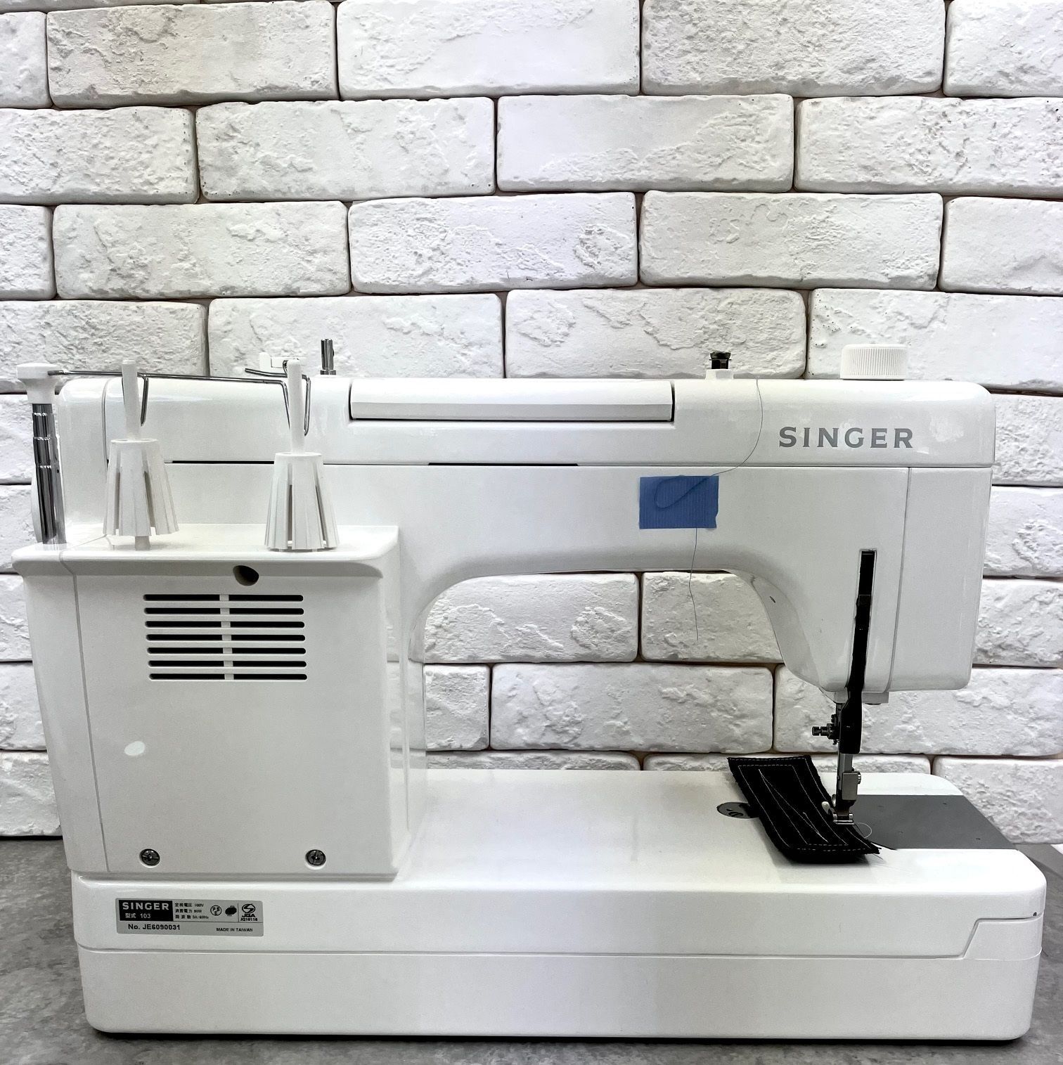 SINGER 103β 職業用ミシン【フットコントローラー他】【送料無料】です