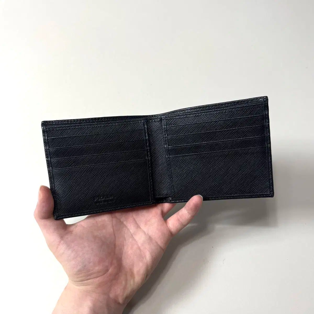 PRADA プラダ 三角プレート 三つ折り レザー ナイロン 折り財布 美品 楽天市場】【財布】PRADA プラダ ナイロン 3つ折財布 ナイロン レザー