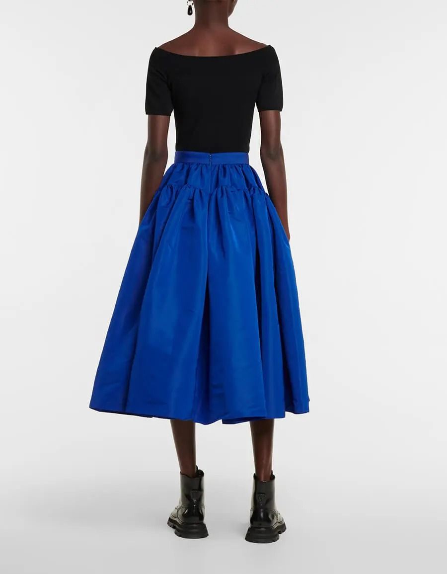 ロイヤルブルー ボリューム