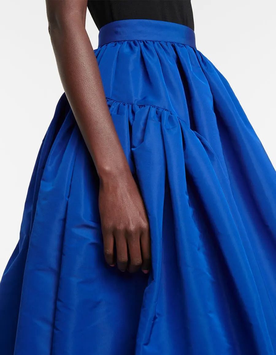 ロイヤルブルー ボリューム