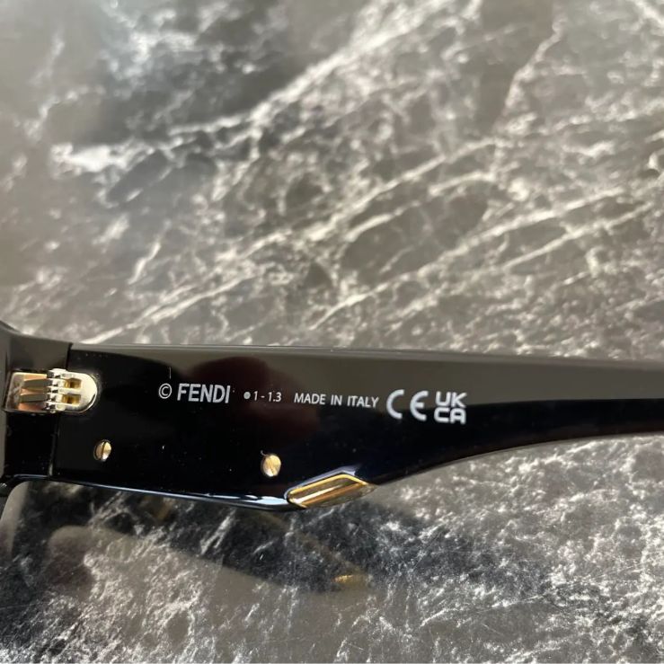 FENDI フェンディ サングラス スクエア 黒 保存袋付 ロングスカート サングラス 