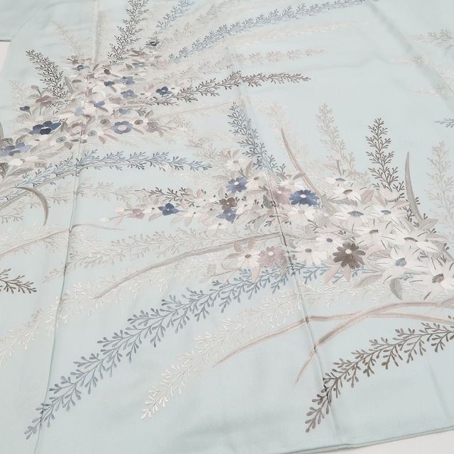 着物 仕付け糸付”白藍に映える総刺繍で着姿に華を添える”訪問着