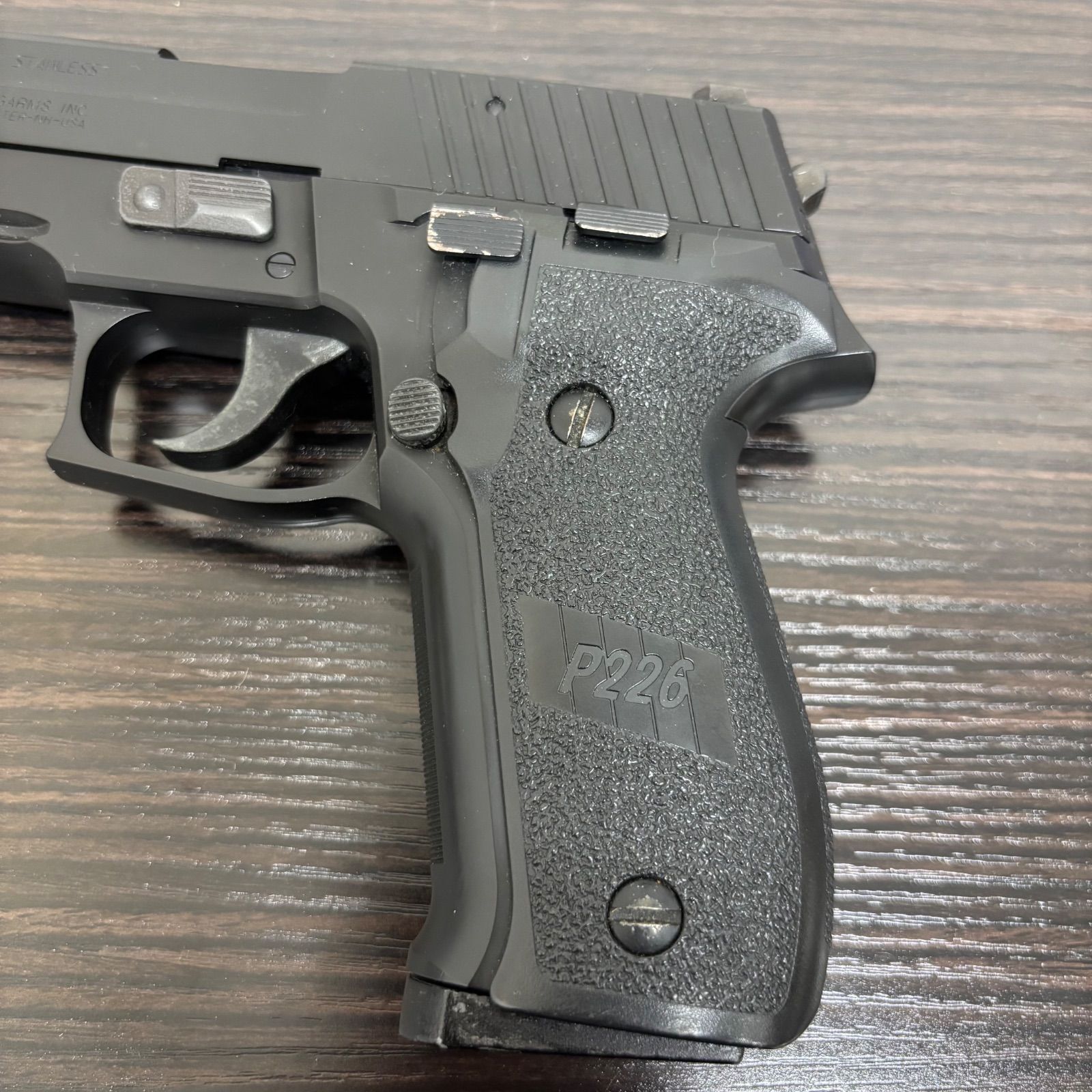 TOKYOマルイの sigSAUER p226 E2ガスガン 東京マルイ ガスガン