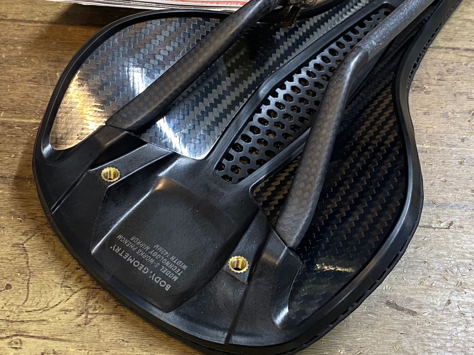 カーボンレール