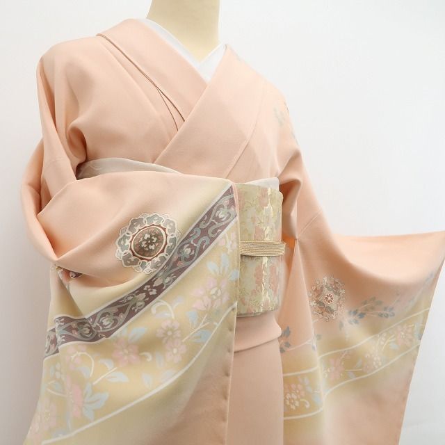 ❁tomihisa❁新品 着物 正絹 仕付け糸付”晴れの日に咲き誇る柔らかな