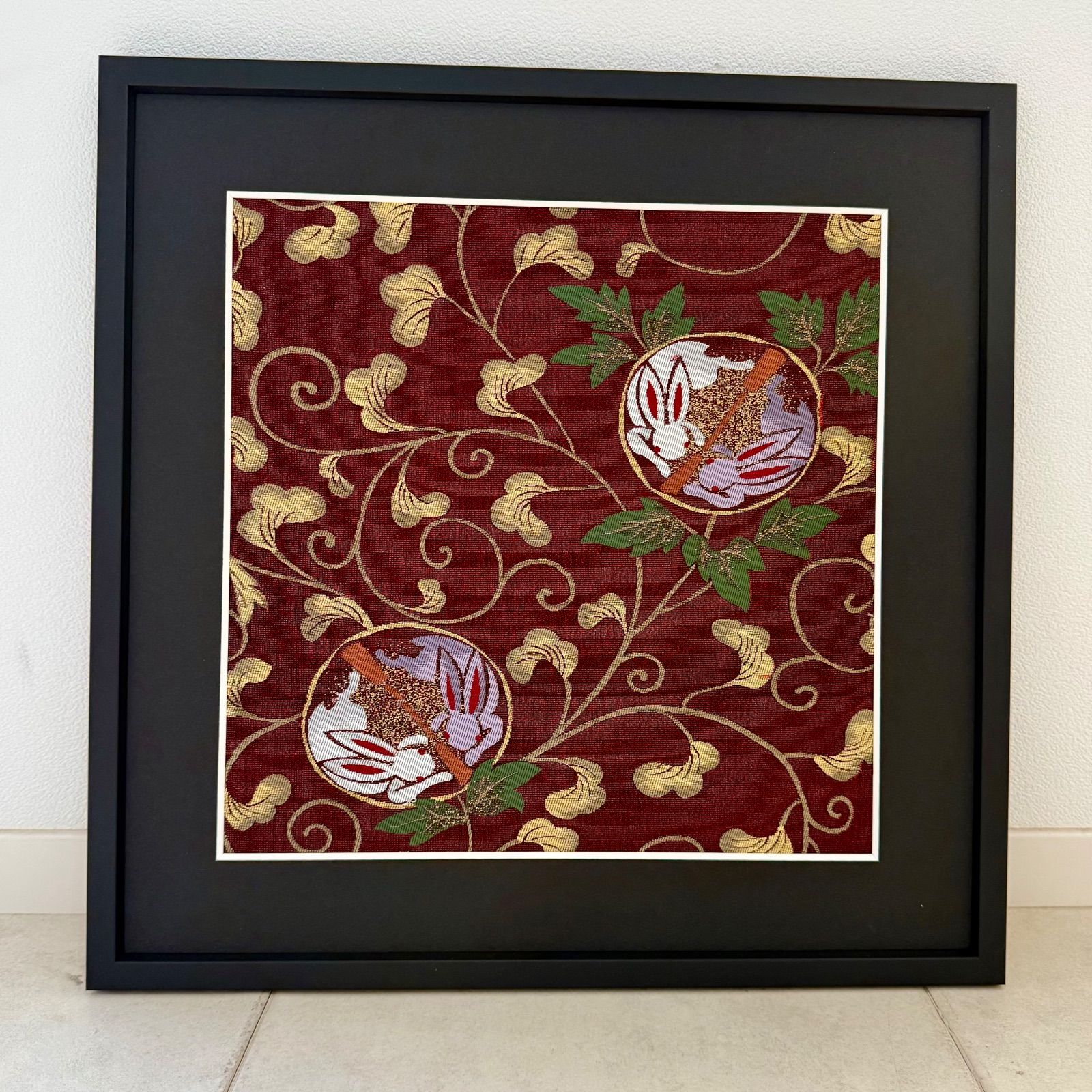 京都帯屋さん フレーム入りシルク織物アート 唐草ウサギ エンジ
