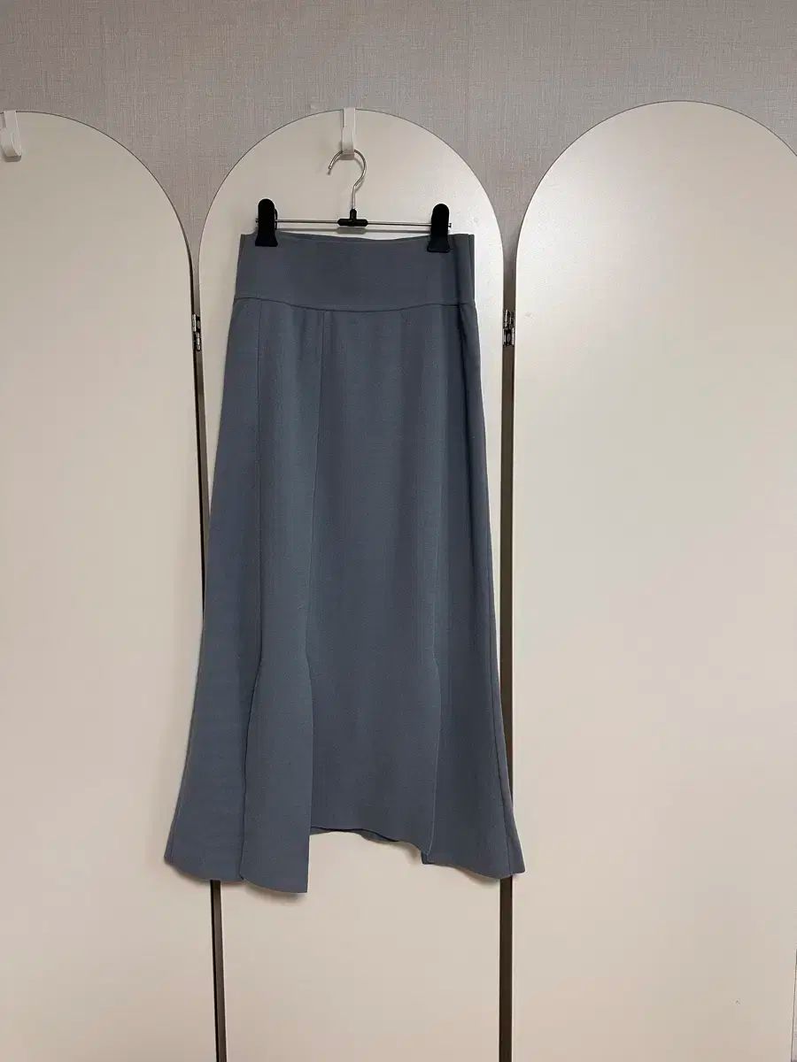 トーンダウンブルー