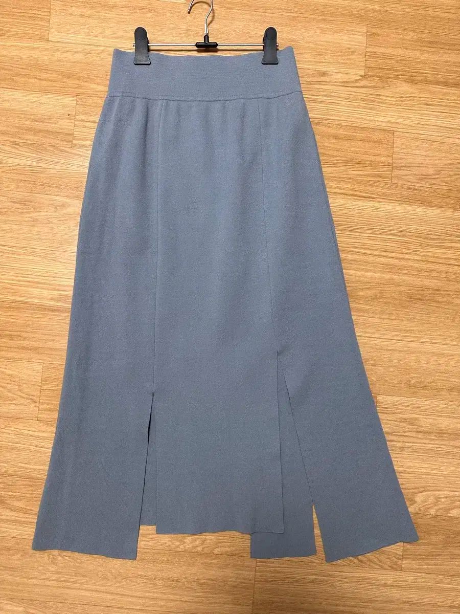 スリットスカート