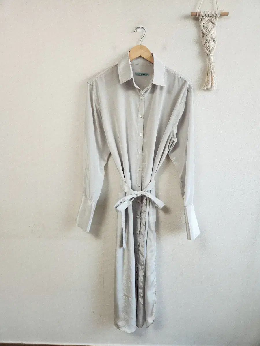 BLUMIN サテン シャツ ONE PIECE