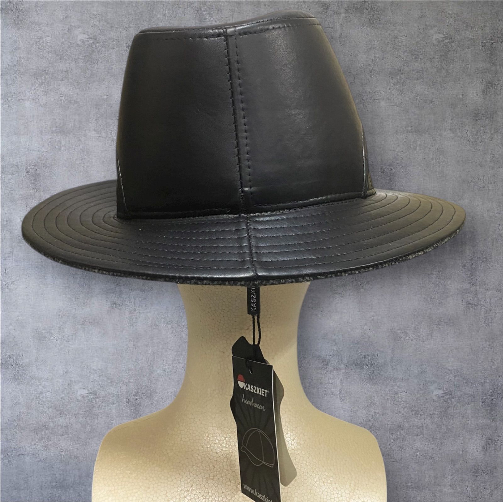 ハット ブラック