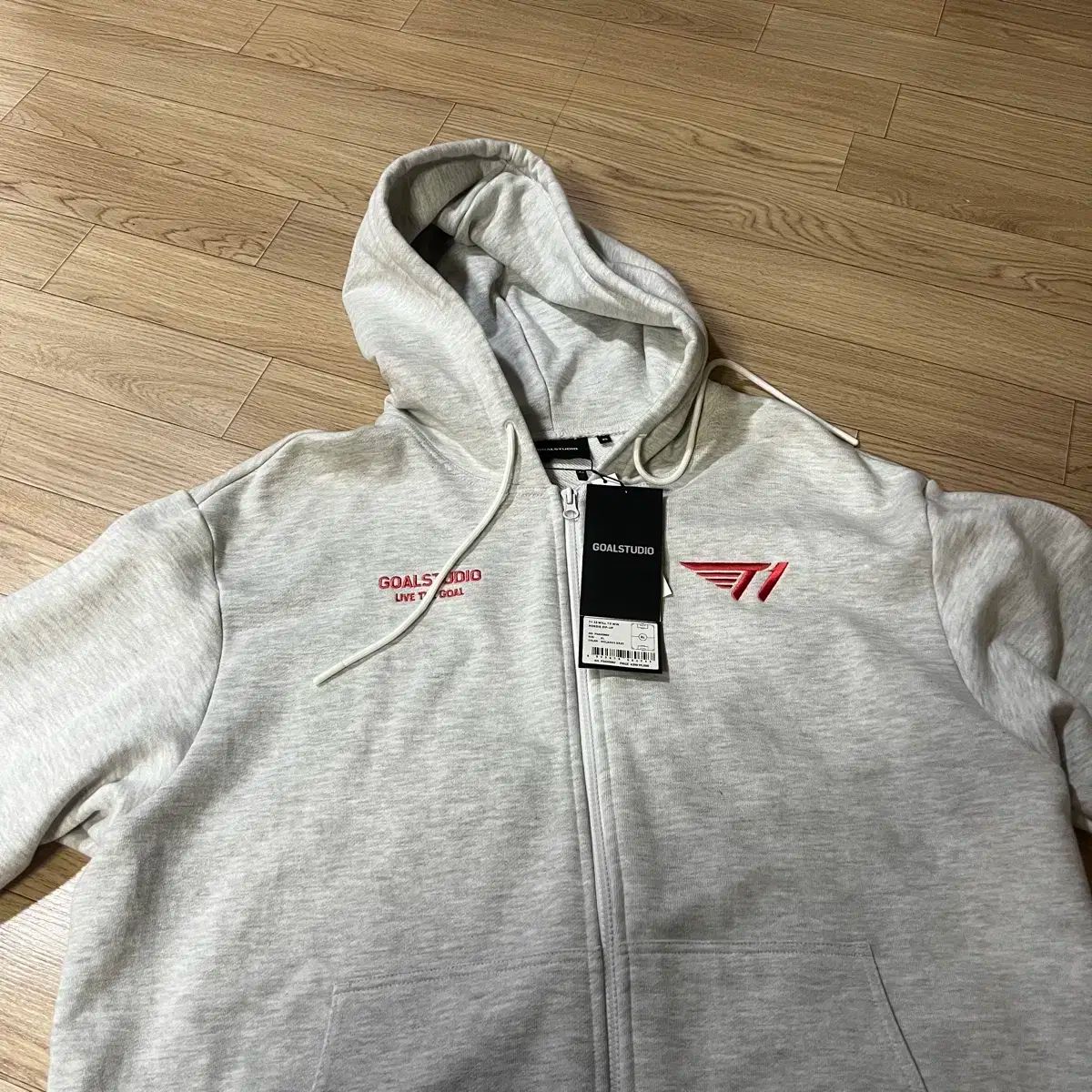 T 1 will to win フードジップアップ