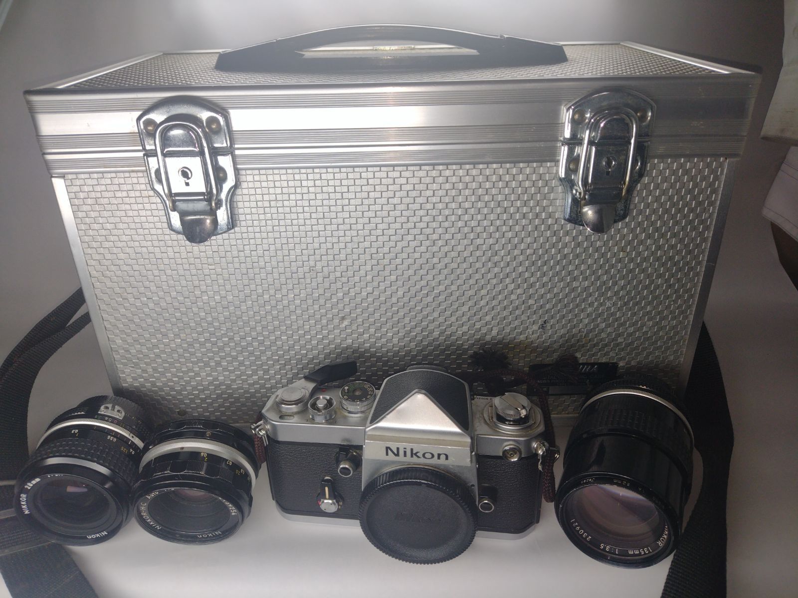 ニコンNIKON F2アイレベル ミラーアップ レンズ３個セット 金属ケース入