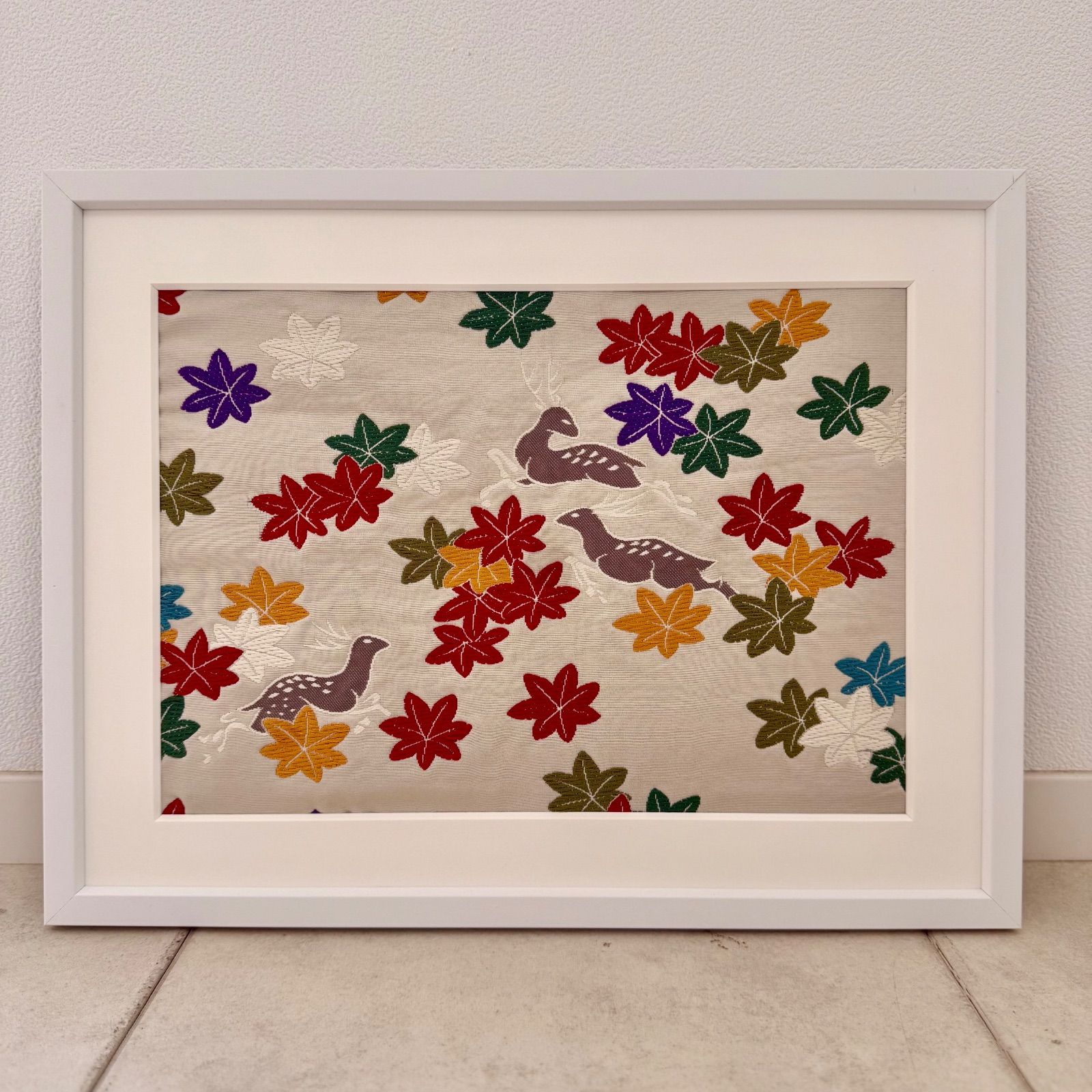 京都帯屋さん フレーム入りシルク織物アート 鹿と紅葉 白