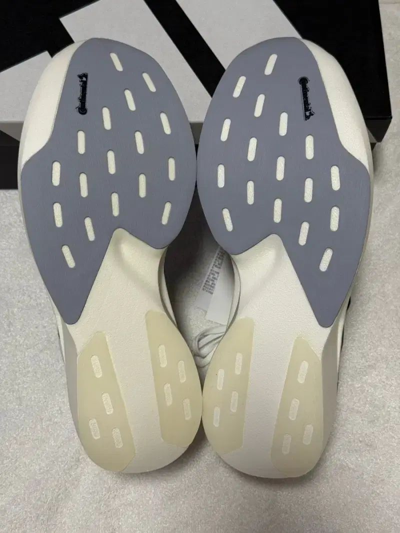 アディダス アディゼロ エボ SL 275 白 ランニングシューズ