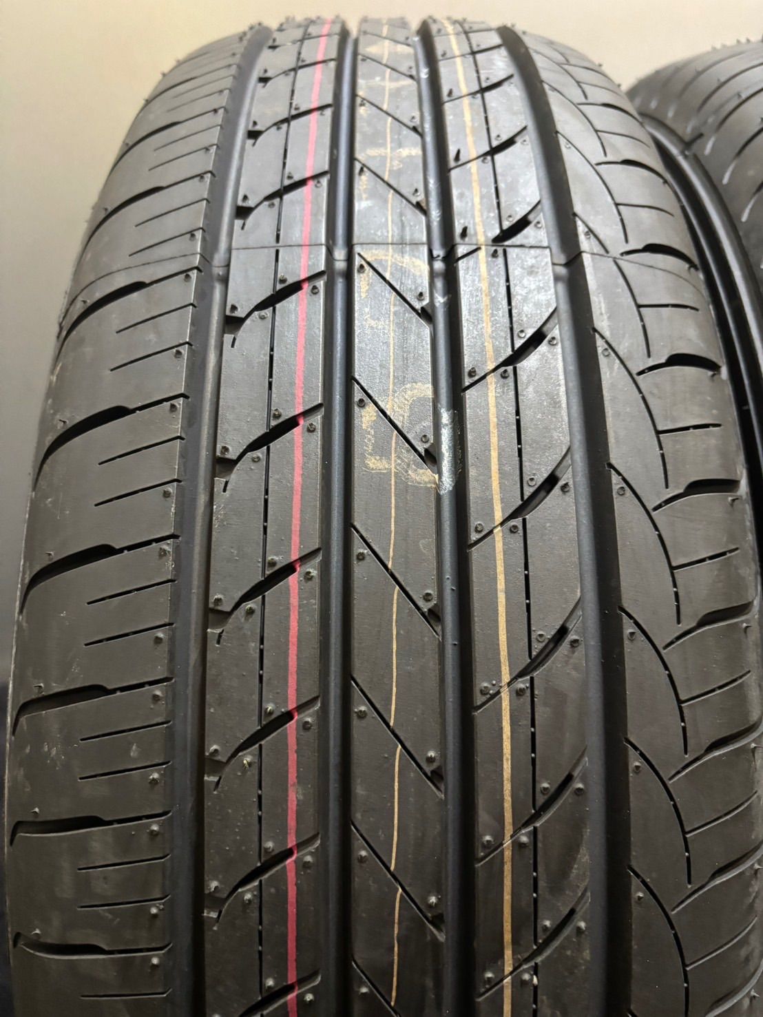  新車外し品 215 65 R 16 EfficientGrip 17年製 夏タイヤ サマータイヤ 4本 アルファード ヴェルファイア ハイエース 南6 K 555 16インチ サマータイヤ ノーマルタイヤ