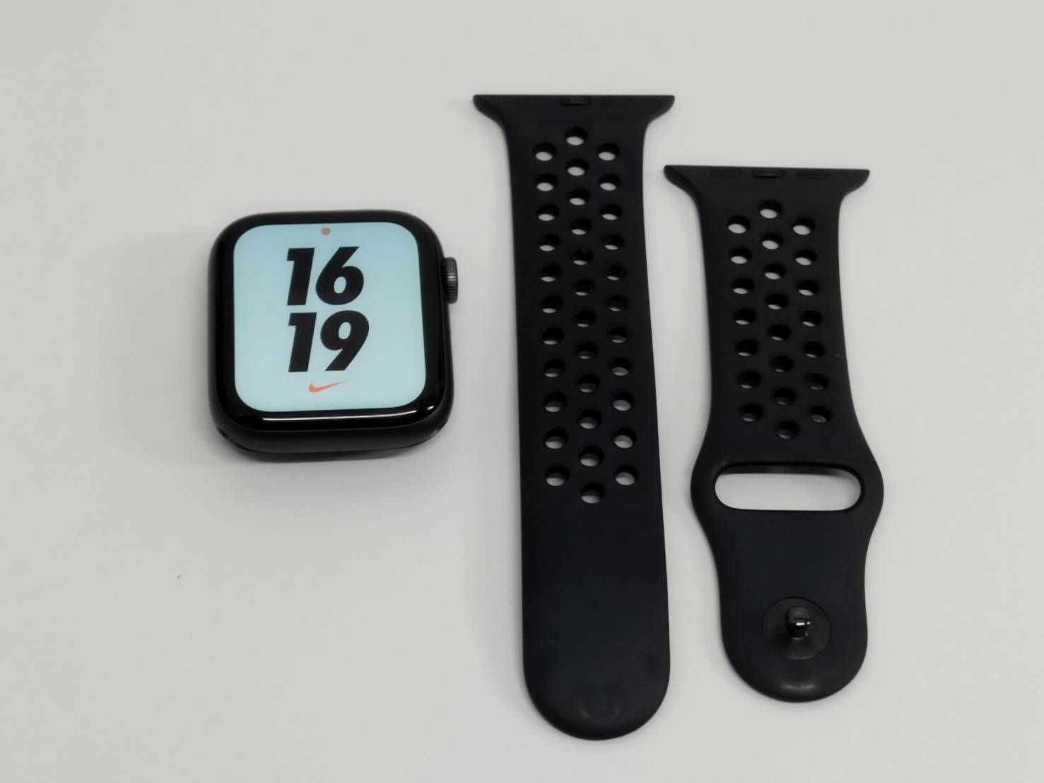 Apple Watch Nike Series 4 GPS 44mm A1978 スペースグレー MU6L2J A