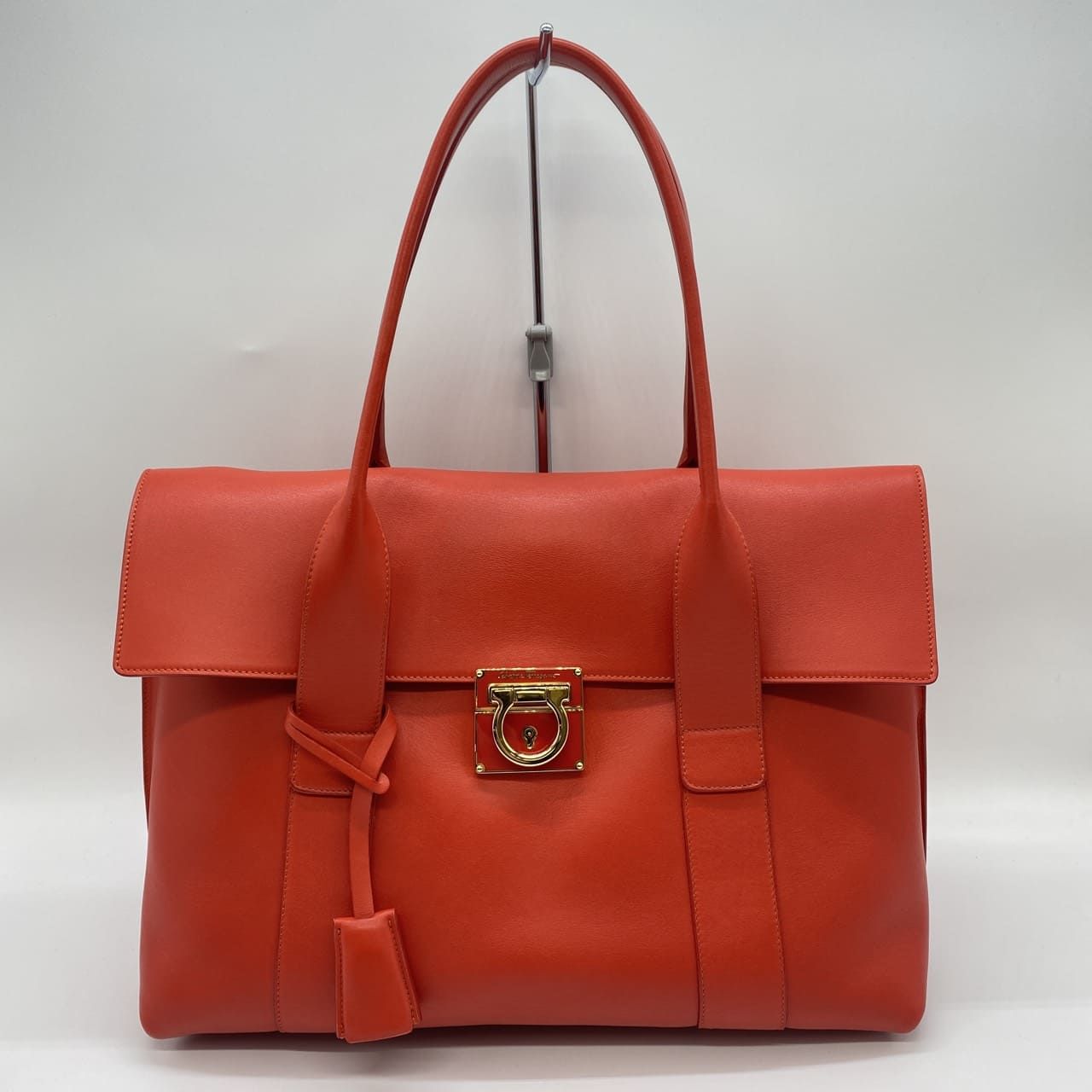 Salvatore Ferragamo フェラガモ GG-21 D 813 ガンチーニ ハンドバッグ トートバッグ ポーチ付 鍵 レザー レッド レディース メンズ ヴィンテージ ファッション