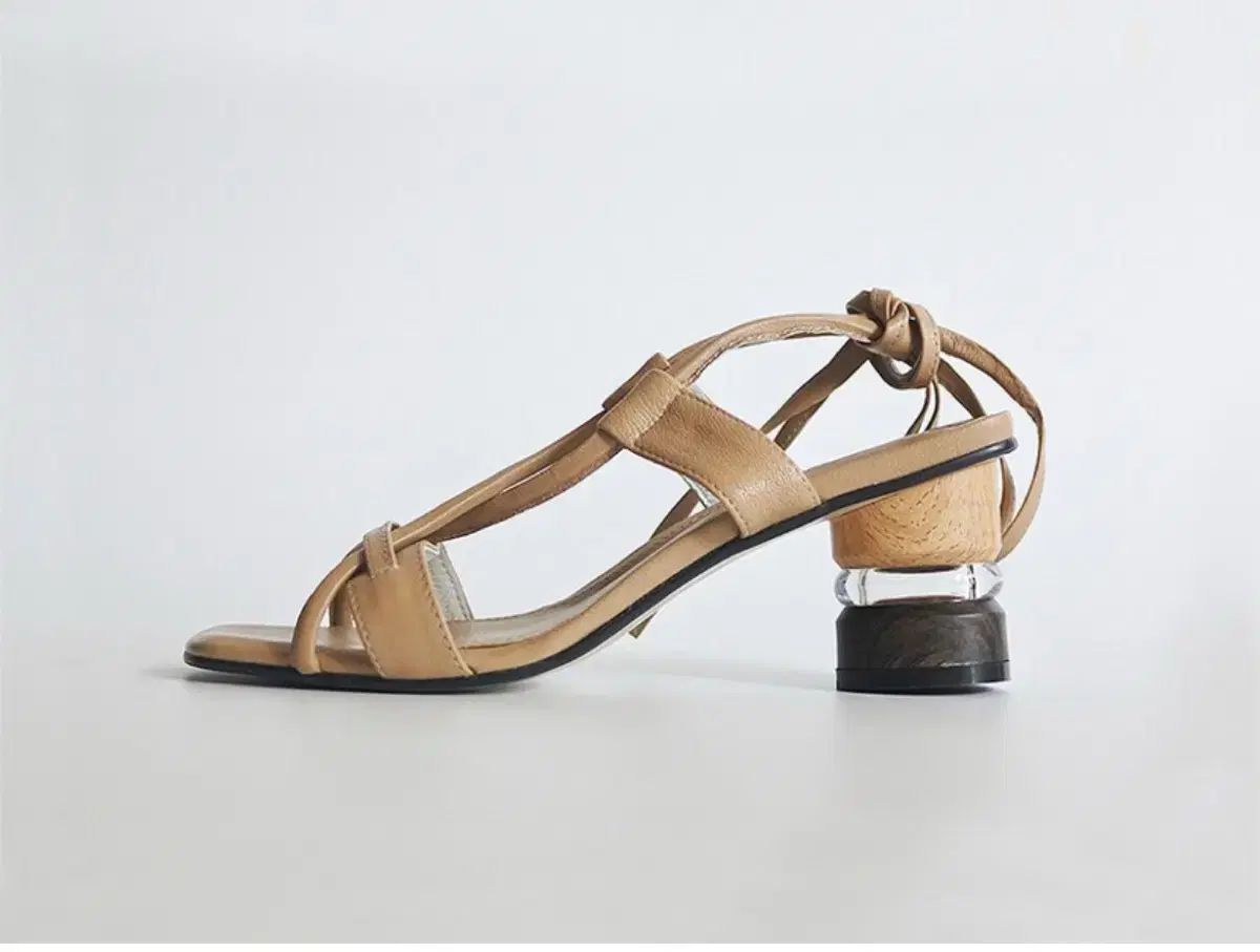 リリーシュー ella sandal 靴ハンドメイド サンダル 特徴的な靴 夏の靴 ストラップサンダル