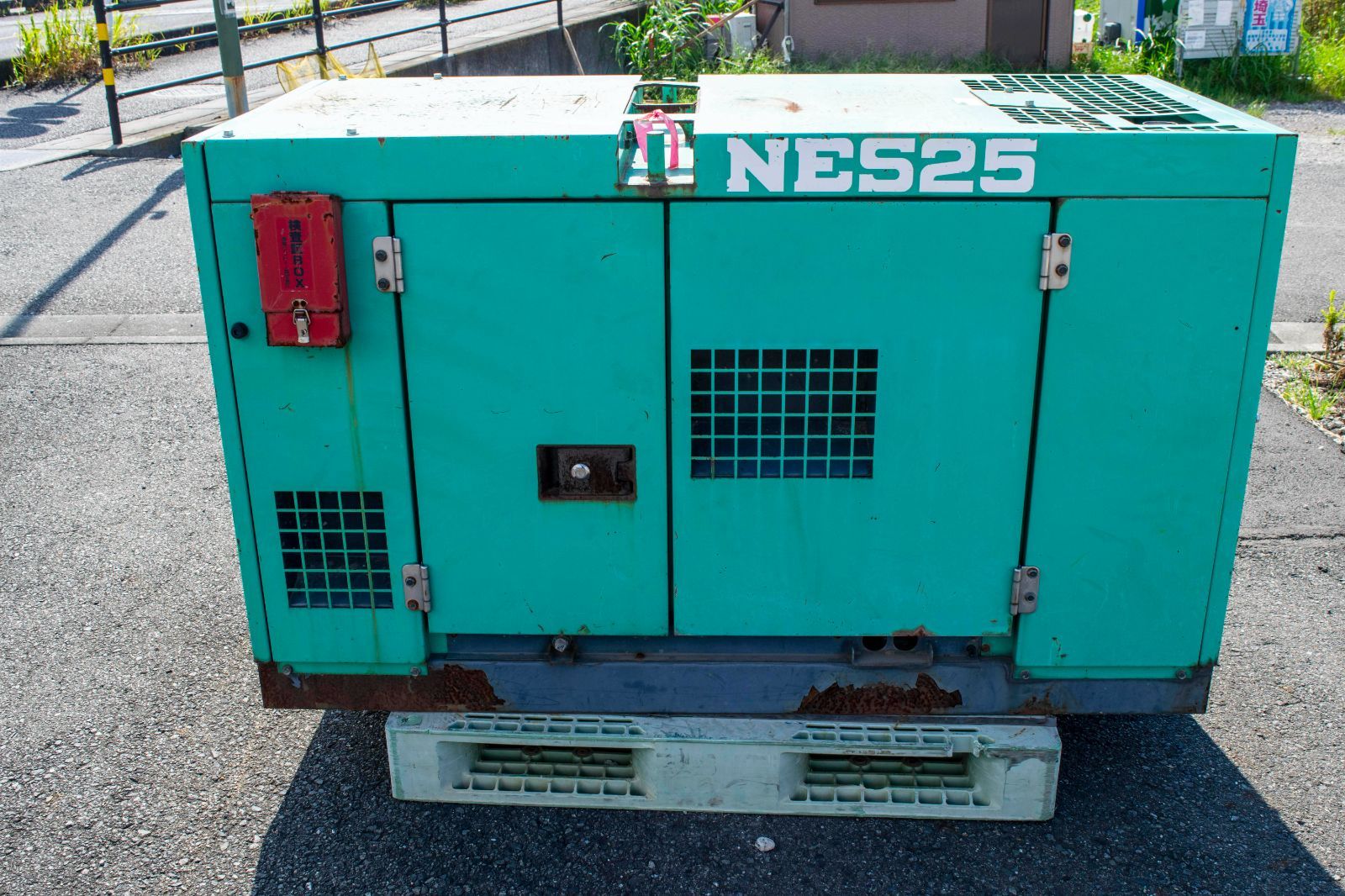 埼玉発 日本車輌 ディーゼル発電機 NES25EI3 8 170時間 超低騒音型 三相200V 19.1kW 60A 62dB 三相単相切替