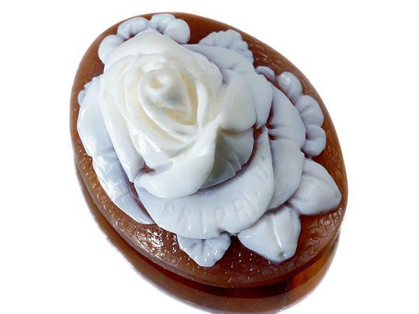 ジュエリー プリオリ作 立体的な花の彫刻 シェルカメオルース 29.7ｍｍ×22.9ｍｍ a2832o