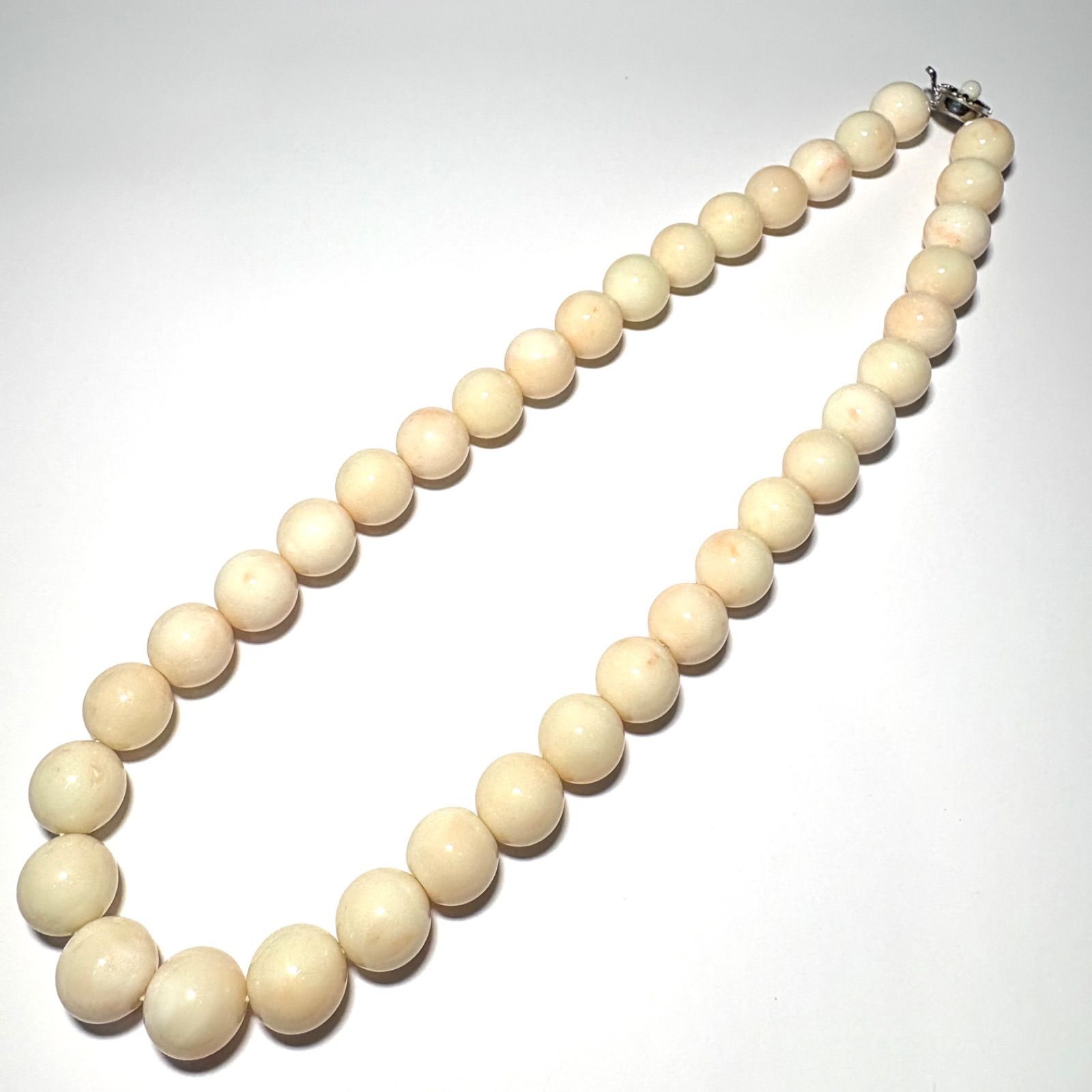 天然白珊瑚12mm珠ネックレス